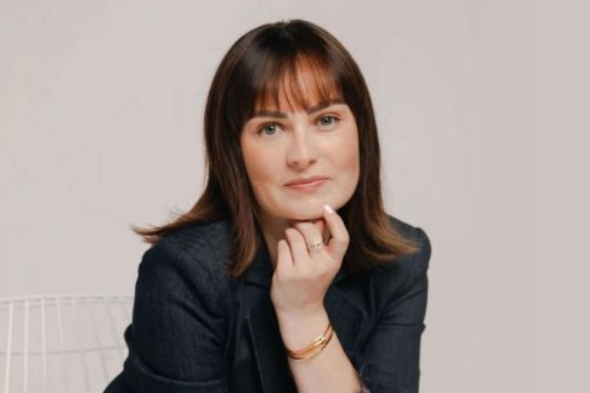 Molly Burke Headshot